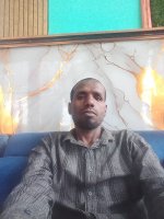 Une photo d’un participant qui veut faire connaissance et se marier