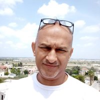 Une photo d’un participant qui veut faire connaissance et se marier