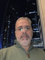 Une photo d’un participant qui veut faire connaissance et se marier