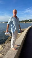 Une photo d’un participant qui veut faire connaissance et se marier