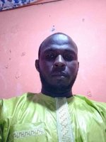 Une photo d’un participant qui veut faire connaissance et se marier