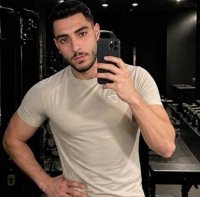 Une photo d’un participant qui veut faire connaissance et se marier