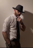 Une photo d’un participant qui veut faire connaissance et se marier